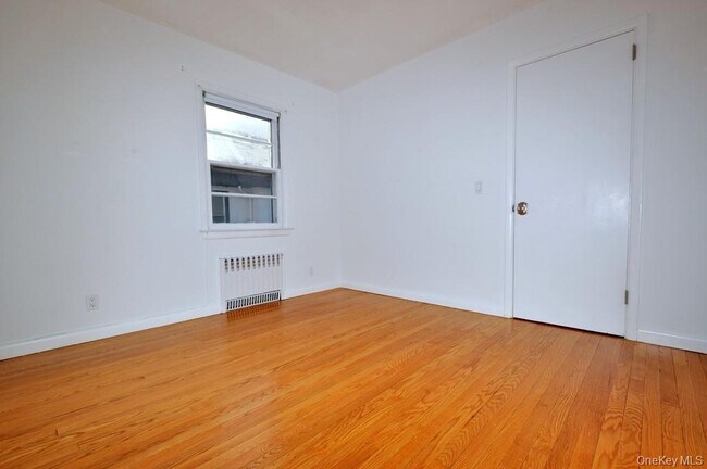 Building Photo - 34 Chestnut St