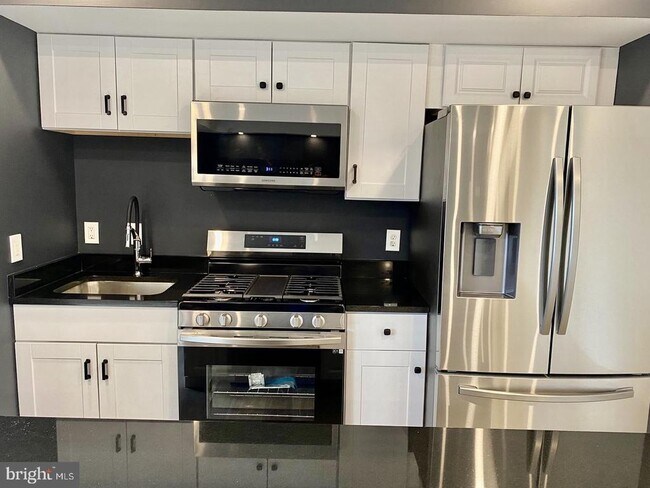 Building Photo - 3408 25th St S