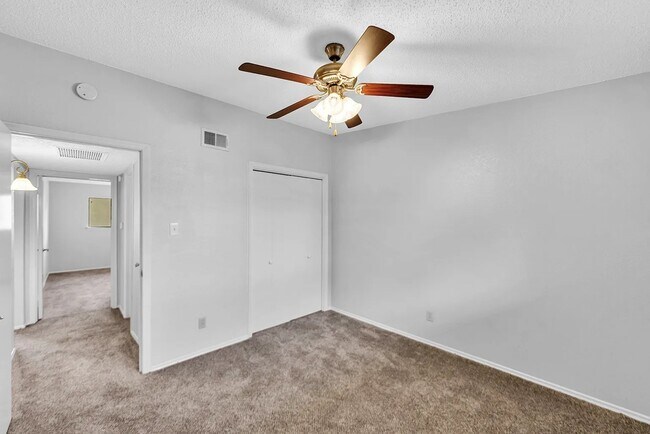 Building Photo - 803 Oakland St