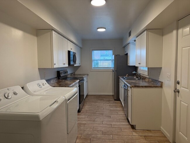 Building Photo - Newly renovated 3 bedroom , 1.5 bath house in Carlisle