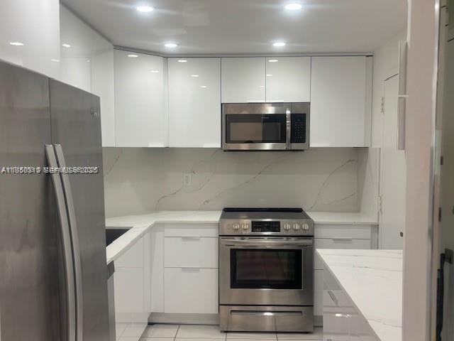 Building Photo - 300 Bayview Dr