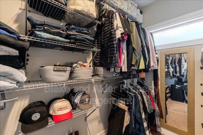 Building Photo - 16349 SE Sunshower Pl