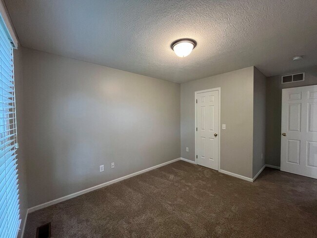 Building Photo - Beautiful Home in Scioto Reserve!