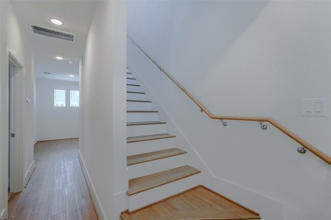 Building Photo - 7609 Victory Reserve St