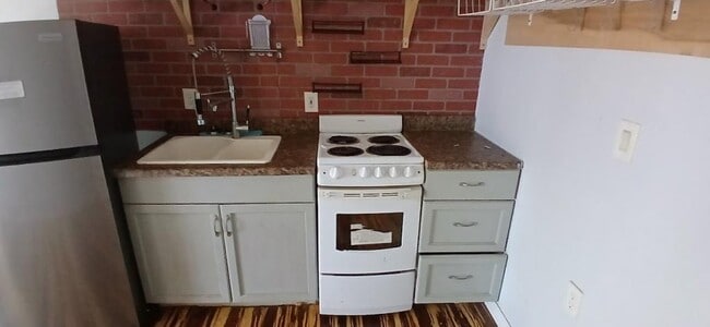 Building Photo - 1503 Palmway St