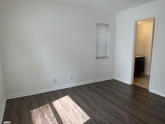Building Photo - 21915 Lake Forest Cir