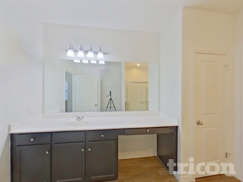 Building Photo - 37334 W Capri Ave