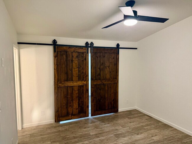 Building Photo - 3761 E Dulciana Ave