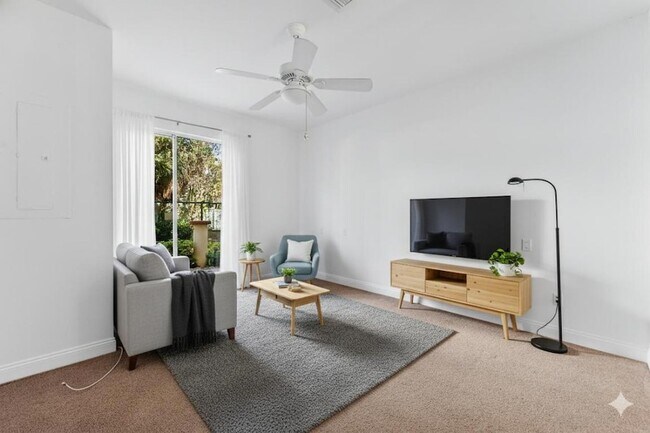 Building Photo - 2469 NE 14th St