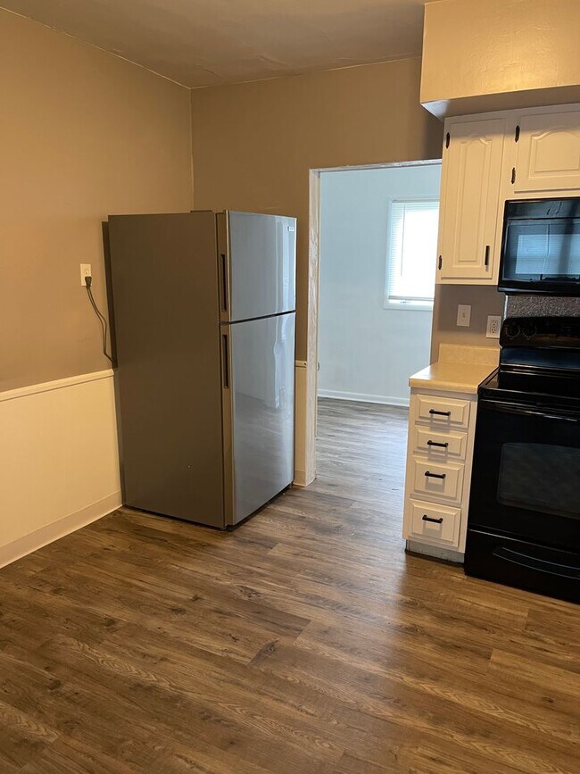 Building Photo - 612 S 8th St