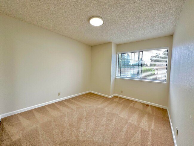 Building Photo - COMING SOON! | $3,690 / 3 BR - GORGEOUS THREE BEDROOM HOME IN PARKMONT AREA OF CENTRAL FREMONT