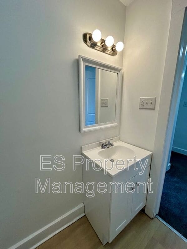 Building Photo - 2960 N Park Ave