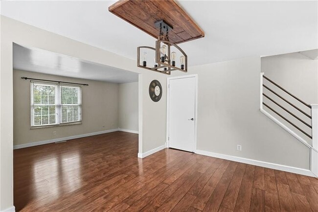 Building Photo - 222 Parkwood Dr
