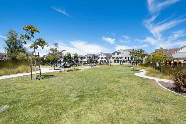 Building Photo - Modern 3BR/3BA Home in Bayshores | 1,542 Sq Ft | Prime Location