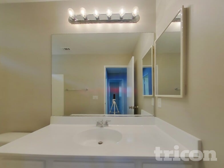 Building Photo - 1431 Bittersweet Dr