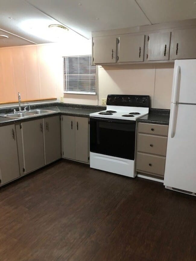 Building Photo - 2 bedroom,  2 bath Modular: Available May 2026!