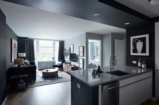 Building Photo - 331 E Houston St