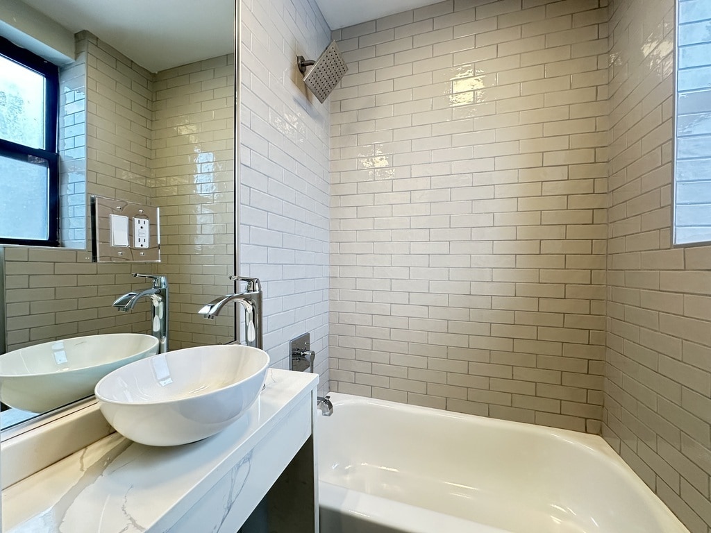 Building Photo - 503 W Belmont Ave