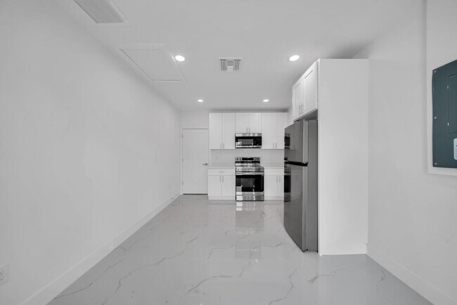 Building Photo - 2413 Quentin Ave S