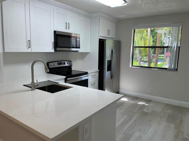 Building Photo - 5741 Riverside Dr