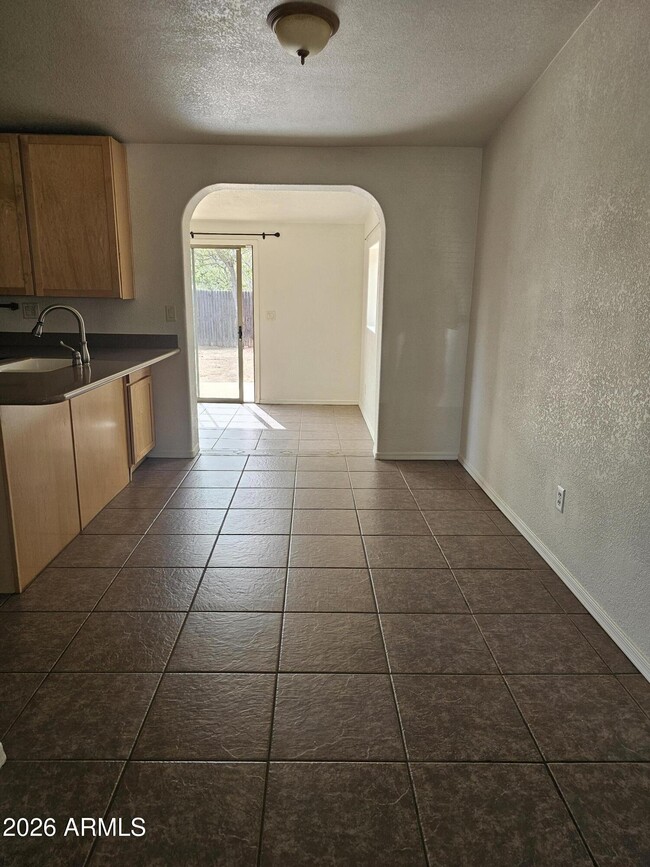 Building Photo - 5018 E Evergreen Dr