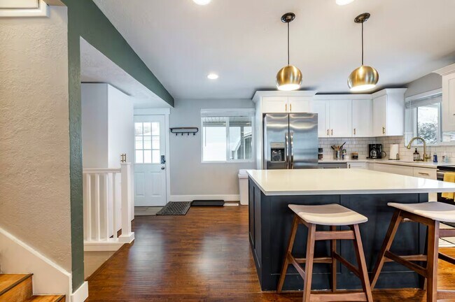 Building Photo - 4671 S Greenvalley Dr