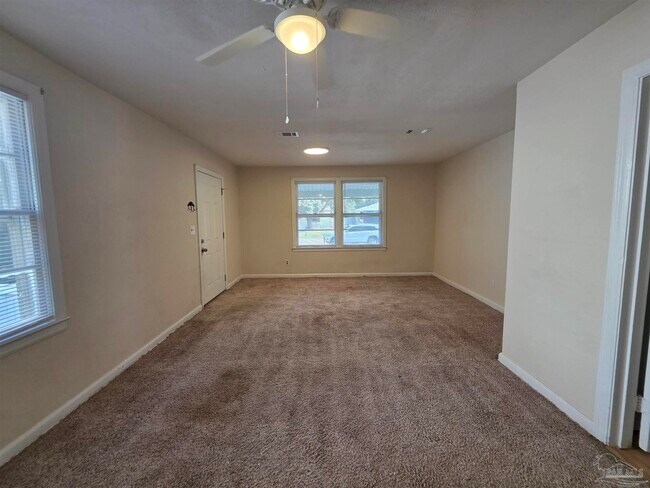 Building Photo - 35 Kennington Dr