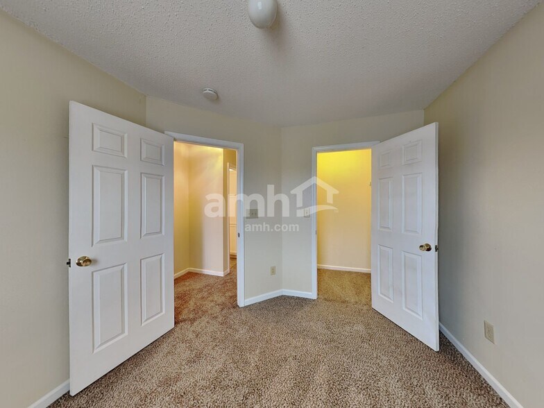 Building Photo - 11988 Cat Tail Ct