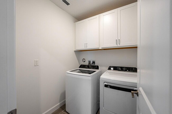 Building Photo - 3538 Angler Dr