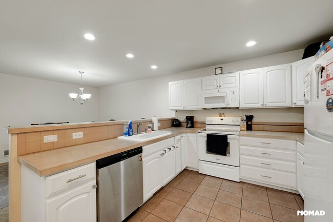 Building Photo - Spacious 4BR Townhome in Greeley