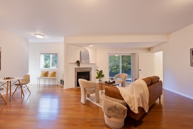 Building Photo - BEAUTIFUL 5 Bedroom Home in the Sought-After Hillshire Estates of Bull Mountain