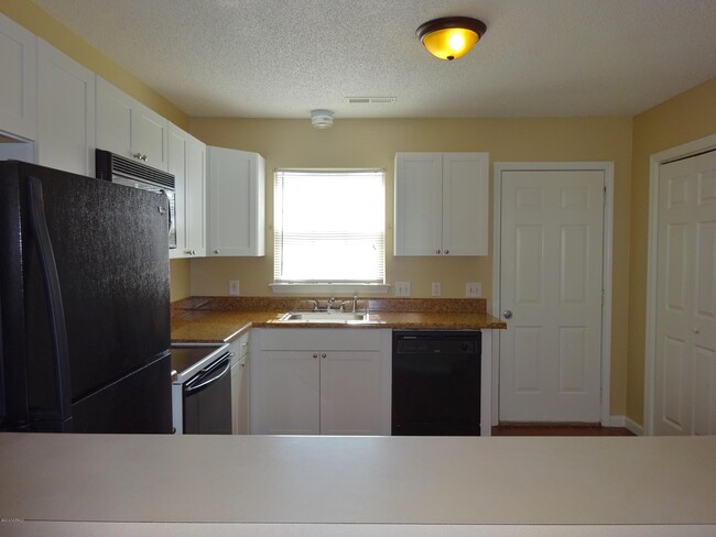 Building Photo - 1076 W Pueblo Dr