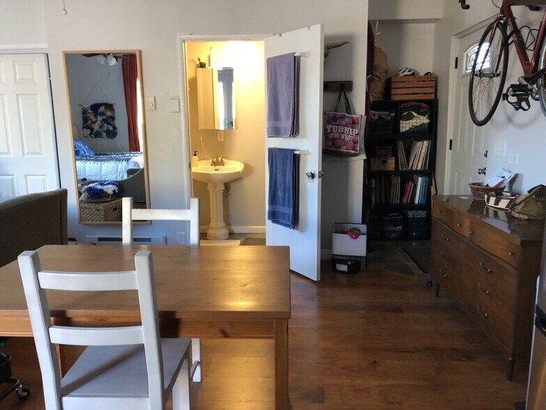 Building Photo - 3873 Canning Avenue