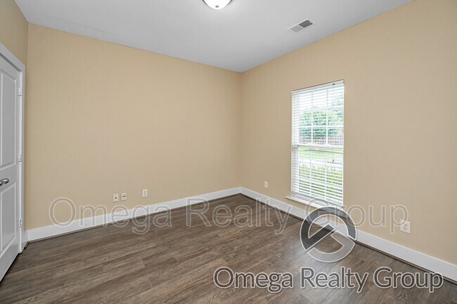 Building Photo - 252 Chesser Park Dr