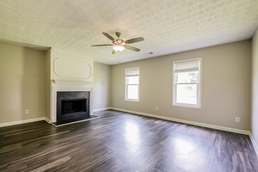 Building Photo - 3391 Kittery Dr SW