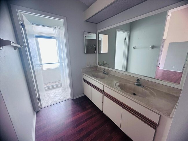 Building Photo - 6256 Gardenview Ct