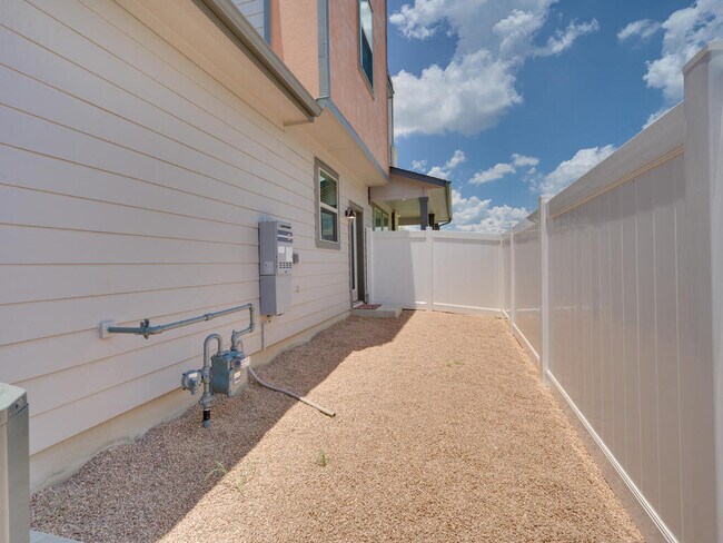 Building Photo - 7700 Dylan Dr