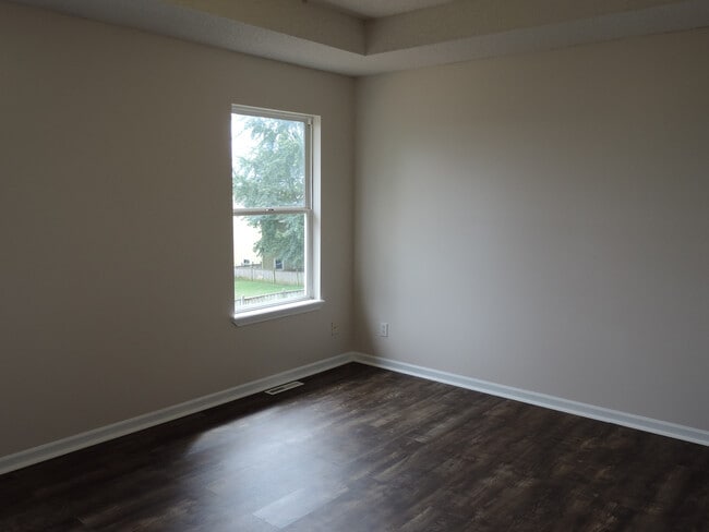 Building Photo - short term lease available