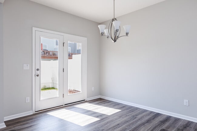 Building Photo - 628 Metro Sta