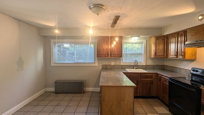 Building Photo - 2 Silver Pl