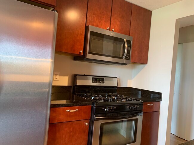 Building Photo - 2800 W 44th St