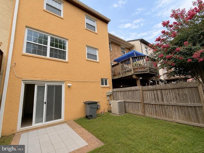 Building Photo - 14761 Ealing Ct