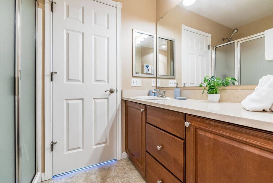 Building Photo - 2325 S G St