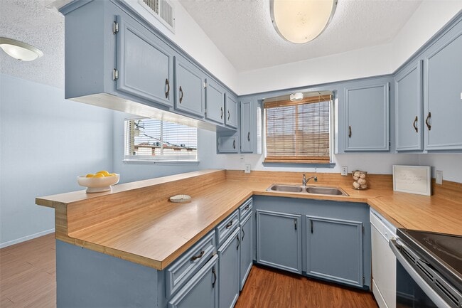 Building Photo - 7714 Renwick Dr