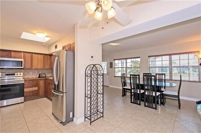 Building Photo - 540 Lindley Terrace