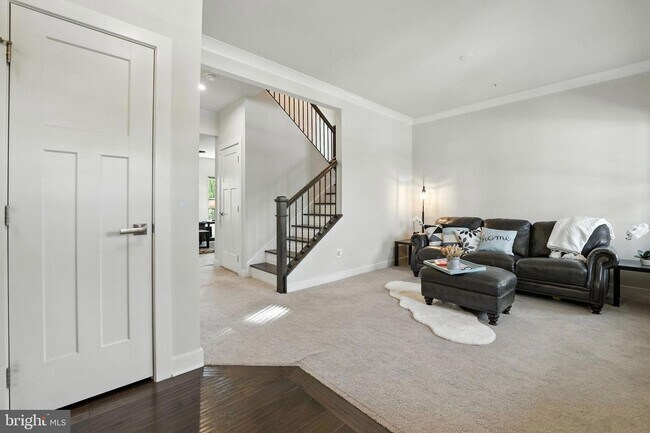 Building Photo - 2283 River Birch Rd