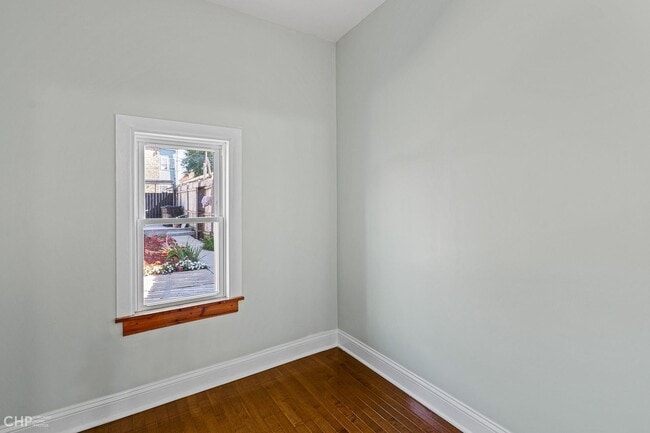 Building Photo - 2423 S Hamlin Ave