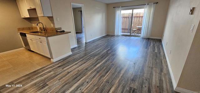 Building Photo - 465 4th Ave