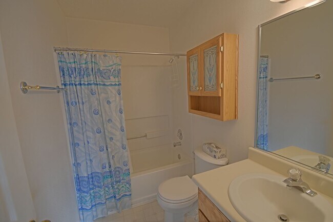 Building Photo - NE Heights Townhome Available For Move In