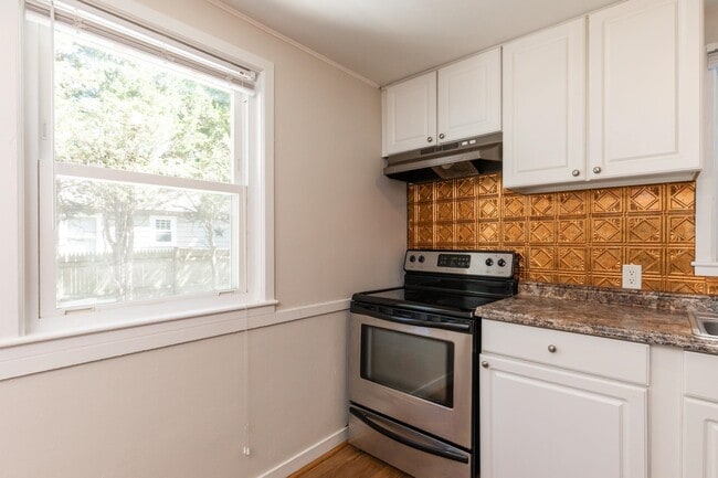 Building Photo - 400 Colonial Dr